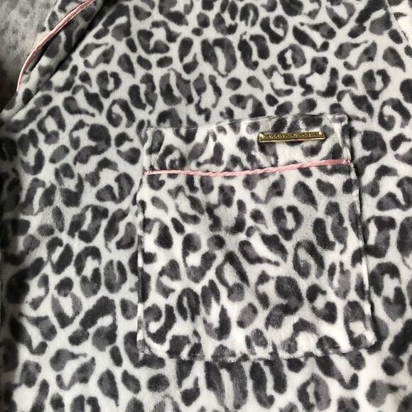BCBGMAXAZRIA Collared Button Front Animal Print Pajama Top - M - Picture 5 of 13
